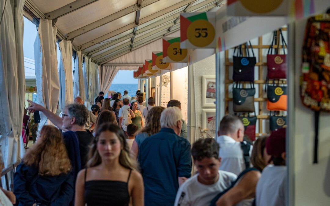 La 17ª Feria de Artesanía de Gran Canaria Verano Sur encara su último fin de semana