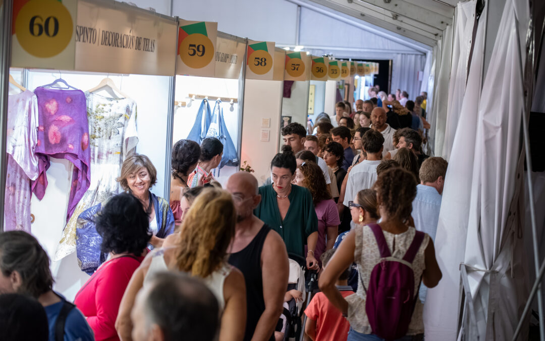 La Feria de Artesanía continúa en Maspalomas contando historias a través de las manos de los artesanos de la isla