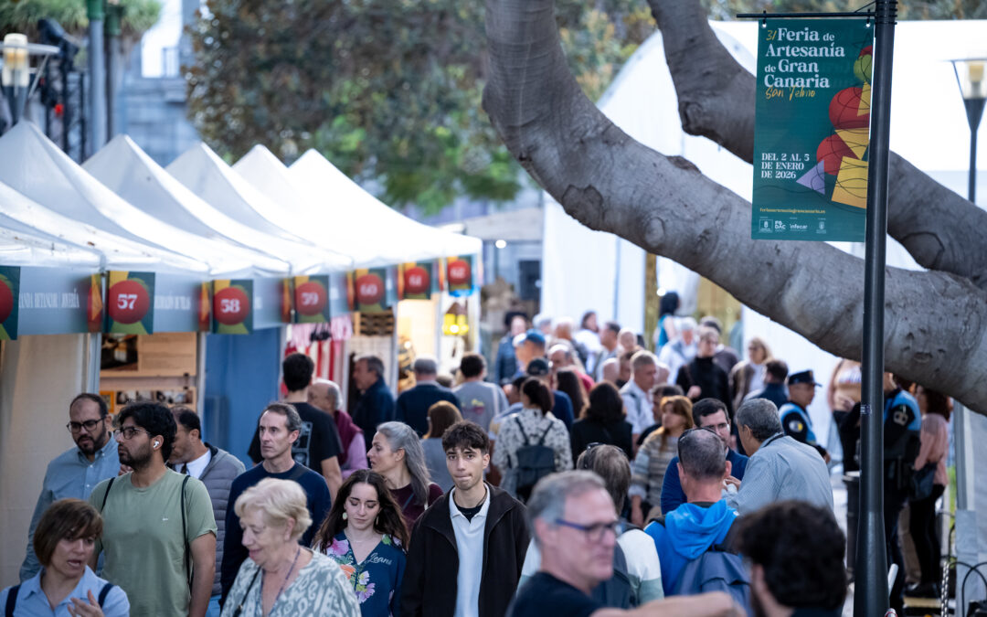Ambiente y visitantes de la 31 Feria de Artesanía de Gran Canaria San Telmo