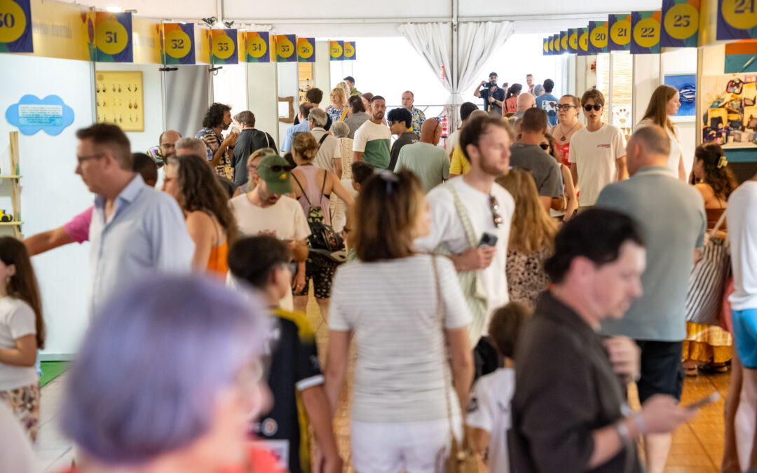 Ambiente ferial en la 19 Feria de Artesanía de Gran Canaria Verano Sur